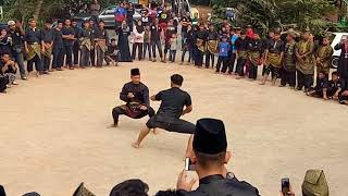 Download lagu Seni Gayong: Cikgu Sazali Meor Rahman di'serang' semasa membuat persembahan tari. mp3 Download lagu Seni Gayong: Cikgu Sazali Meor Rahman di'serang' semasa membuat persembahan tari. mp3