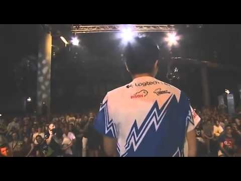 Sacsri vs the champagne bottle