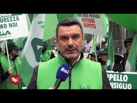 TG2 - Agricoltori in protesta. Il presidente di Cia, Fini, all'Ue: "Il settore non si svende"