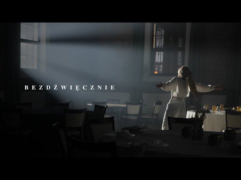 Kasia Moś - Bezdźwięcznie (Official Video)