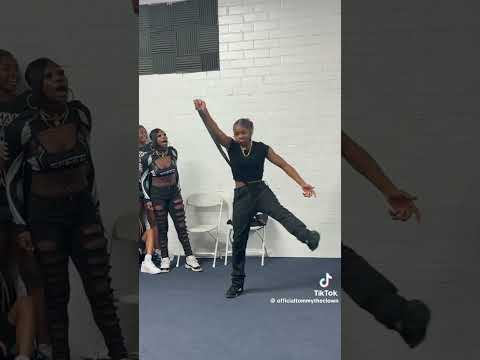 Moraaa ateeee | Tommy the clown |Freestyle Friday | Hot girl moraaaa #tsquad #tommytheclown #clown