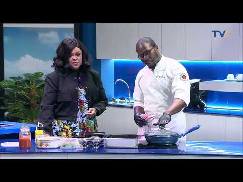 Easiest Shakshuka Recipe | Eggs Poached in Spicy Tomato Sauce, Potatoe & Chicken