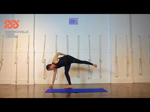 Ardha Chandrasana - Beginners Yoga Tutorial