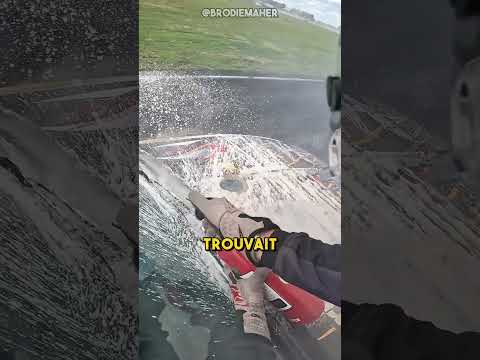 Il a risqué sa course pour aider son rival