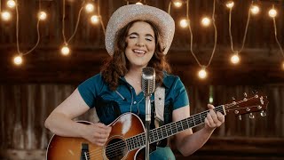 Musik-Video-Miniaturansicht zu Rhinestone Cowgirl Songtext von Ashley LeBlanc