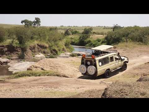 Is it recommended to choose the Custom 4x4 Landcruiser Safari jeep?