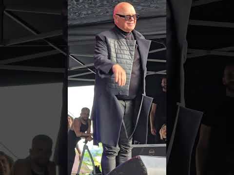 Karel nese asi čaj | Jiří Korn