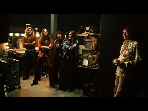 Rock Stars Hated Neil Diamond Backstage — Then He Walked On Stage And Did This