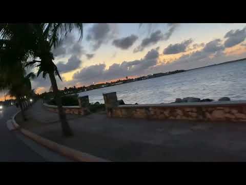 Cuba las calles hora del ocaso y noche por barrios de Caibarién Villa Clara.