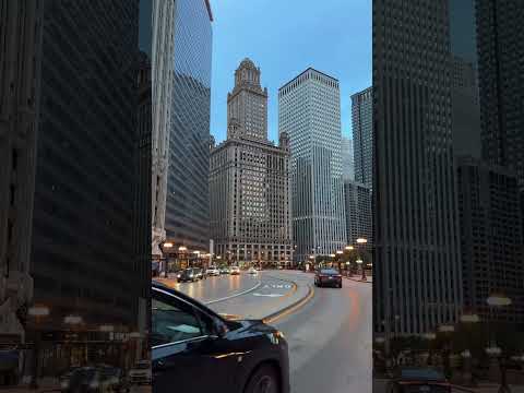 Chicagothe dream city drive after the rainstormWacker Dr Chicago IL