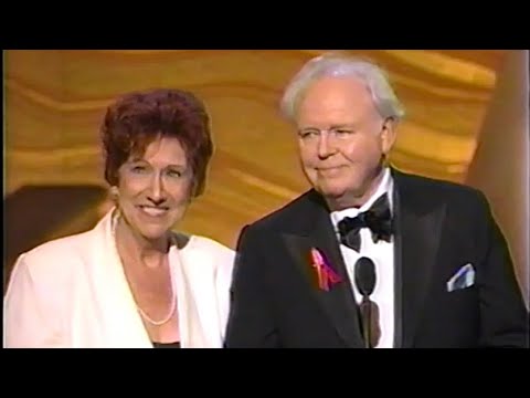 Jean Stapleton & Carroll O'Connor present Supporting Actor in a Comedy Series on 1996 Emmys.