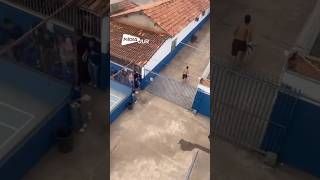 ESSE AQUI INVADIU A ESCOLA PRA FUGIR  #shorts