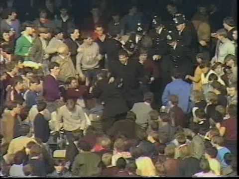 Leeds United movie archive - Leeds fans clash with Chelsea 1982 - Hooligan Footage 09/10/1982