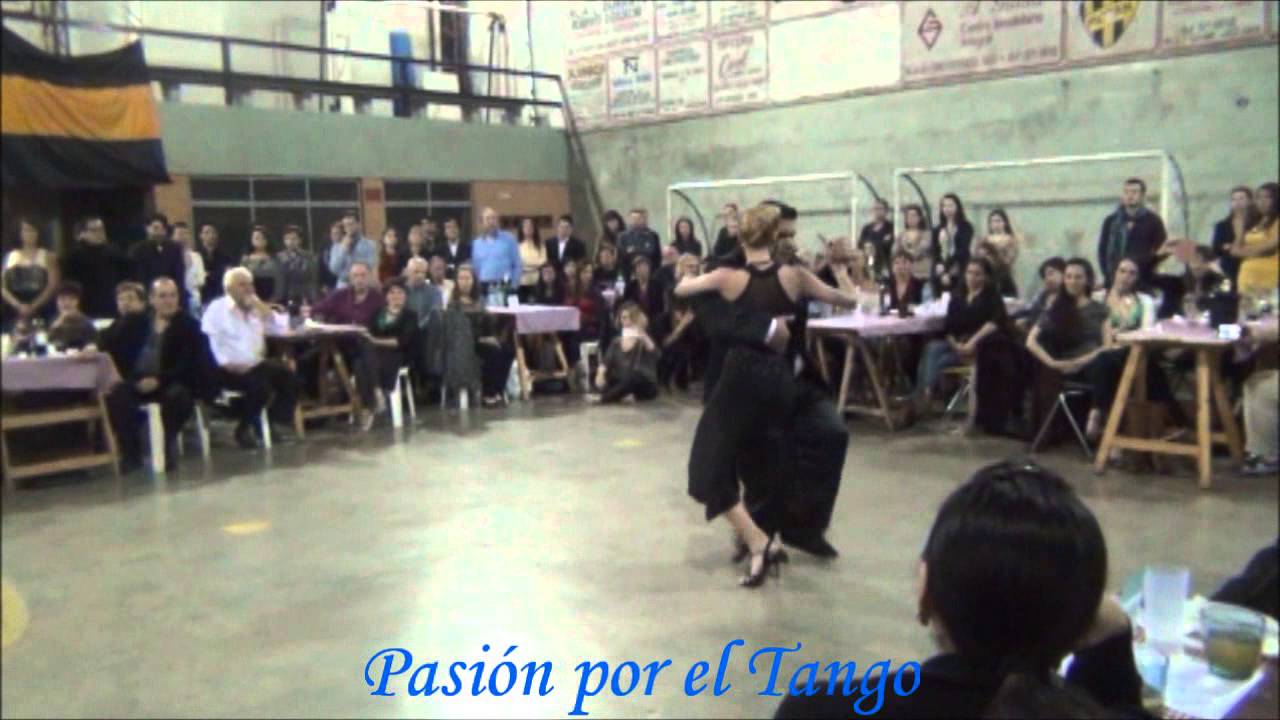 MELISA SACCHI y CRISTIAN PALOMO Bailando el Tango TODO ES AMOR en LA MILONGA DEL MORAN