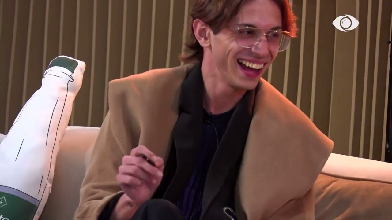 “Valbona pse luhatesh?”/ Vserlo pyet banoren, Laerti ndërhyn: Pse e ngacmon?