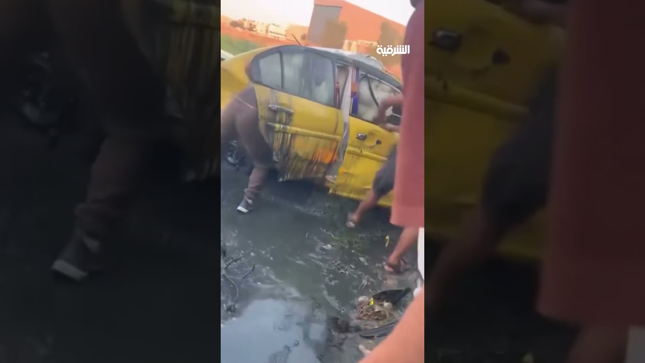 فيديو | مواطنون يهرعون لإنقاذ ركاب بعد انقلاب سيارتهم قرب مجسر حي المثنى في أيسر #الموصل