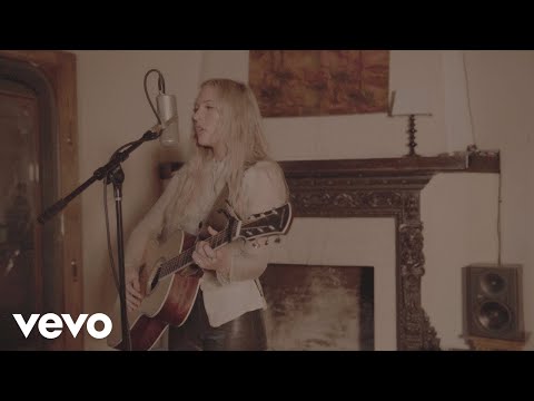 Video thumbnail for Pretty Boy (Acoustic)