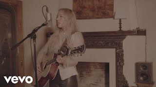 Lennon Stella - Pretty Boy (Acoustic Video)