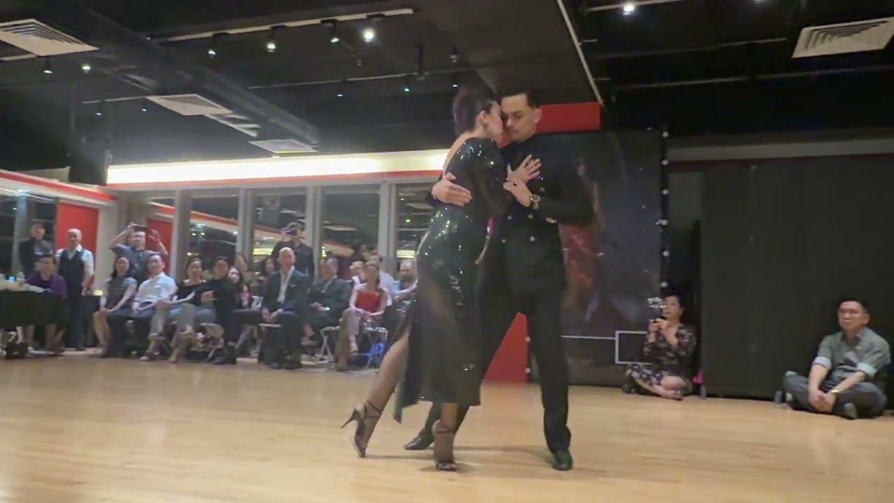 Ornella Simonetto y Juan David Vargas  in Hong Kong -8 Feb 2025 - 3/5