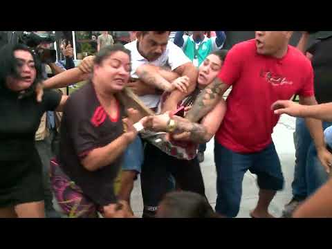 Barraco em frente à delegacia de Manaus entre familiares de vítima e suspeitos de homicídio