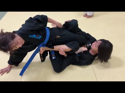 女子柔術スパーリング