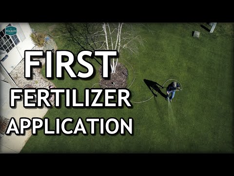 FIRST Spring FERTILIZER Application // Simple Lawn Solutions Lawn Essentials Box