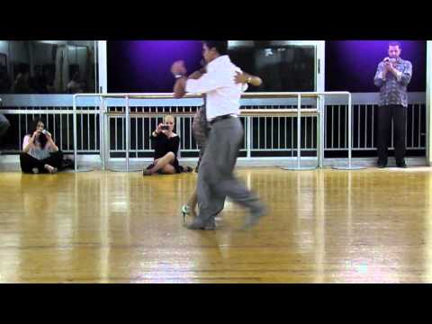 Sebastián Achaval y Roxana Suarez Clase de tango vals