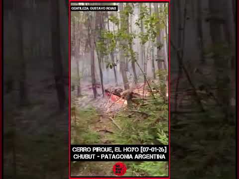 Vecinos autoconvocados combaten el fuego en el Cerro Pirque - El Hoyo, Chubut, Patagonia Argentina.