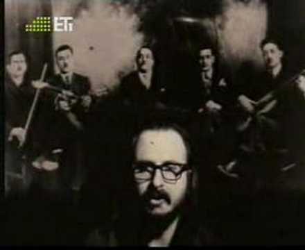 Dionysis Savvopoulos - Me aeroplana ke vaporia (1973 clip)