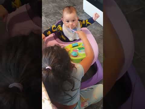 breakfast time / Big sister giving food to her bb bro Pål 😋