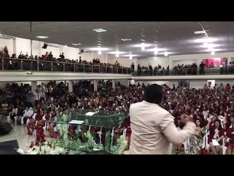 Tem lenha alta e fogo