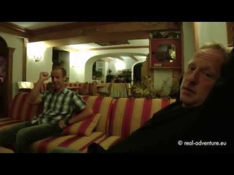 Abendlicher Rundgang durch das mondäne Cortina d'Ampezzo - Abenteuer Alpin 2011 (Folge 6.9)