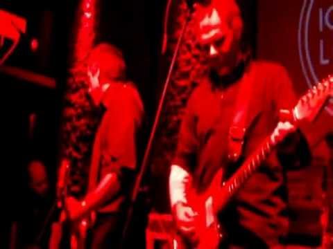 Iguana Lovers - Funeral/Cristales (Live Mod Club)