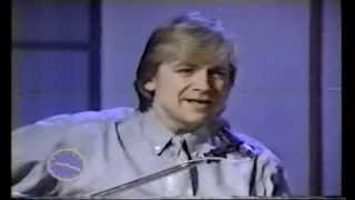Justin Hayward on Breakfast Time (performs I Just Don&#39;t Care)