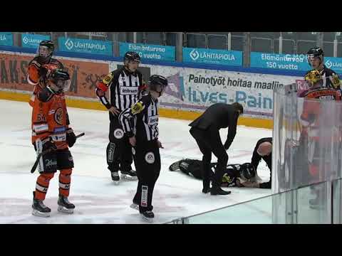 Hockey goes wrong again