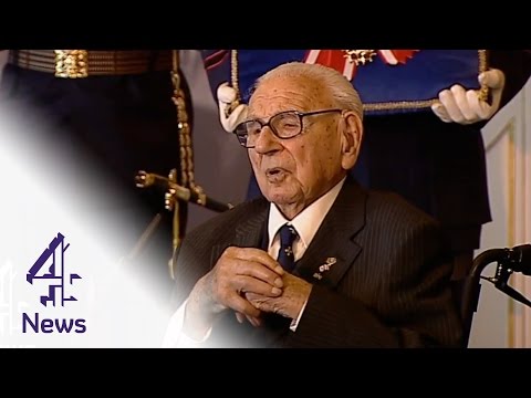 Sir Nicholas Winton: the man who saved 669 children from the Nazis | Channel 4 News