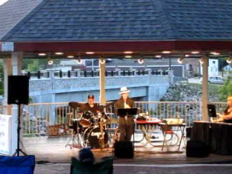 On The Sunny Side Of The Street - Sweet Swing Trio