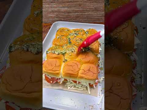 Pepperoni Pizza Sliders ! 🍕 🔥 #partyfood #easyrecipe #homemade