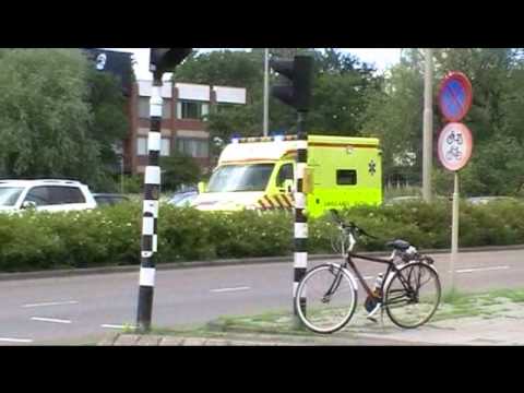 Ambulance 02-112 met spoed onderweg naar ongeval Drachtsterplein