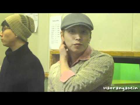 [Fancam] 120102 SUKIRA Sungmin - 슈키라에서 생일 챙겨줬어요~^^