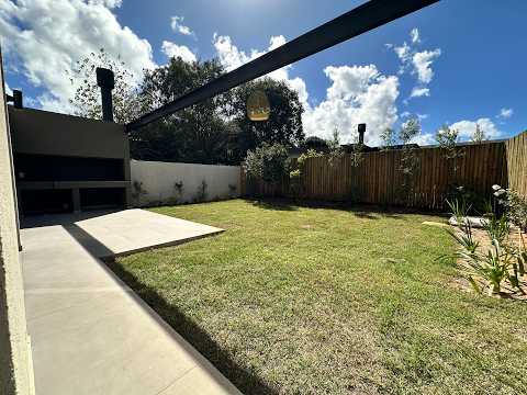 Video de YouTube - Casa en Venta de 3 dormitorios con  Jardín en Shangrila, Canelones