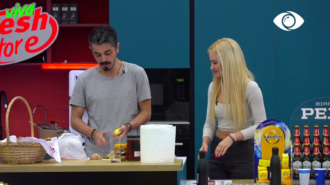 Rri dhe merr frymë/ Dea dhe Amosi ngacmohen në kuzhinë