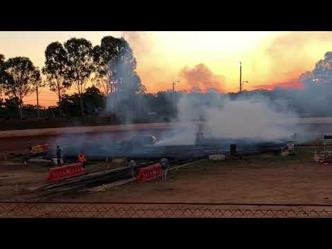 Round 2 V6 burnouts - Holdens - the guys and 1 ladies Maryborough Speedway
