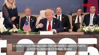 Il momento della firma degli accordi di pace a Sharm el-Sheikh