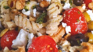 סלט פסטה עם גבינות וזיתים Pasta and cheese salad מטבח בקלי קלות ליהי קרויץ (ליהי קרויץ - מטבח בקלי קלות) - התמונה מוצגת ישירות מתוך אתר האינטרנט יוטיוב. זכויות היוצרים בתמונה שייכות ליוצרה. קישור קרדיט למקור התוכן נמצא בתוך דף הסרטון