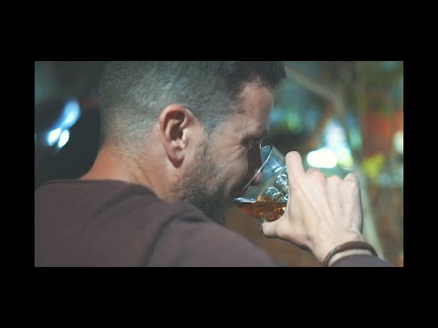 Enzo Traviani - Menos de la mitad