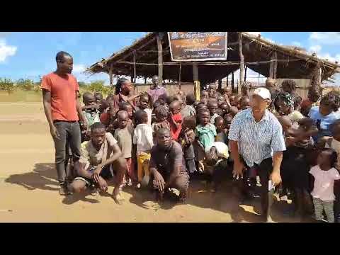 Missionario agradecendo o povo do Brasil que ajudou na Africa.