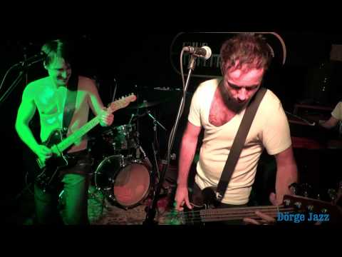 THE LOVEGUARDS "Pély, Papp, Premecz, & Delov"  a Mika Tivadarban "Seven Nation Army" 2011 10 27