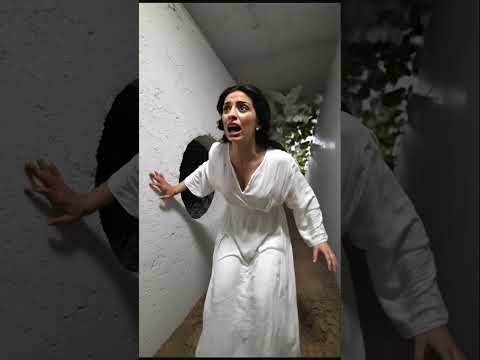 كسرتِ الفتاةُ رقبةَ الببغاء ثم هربت