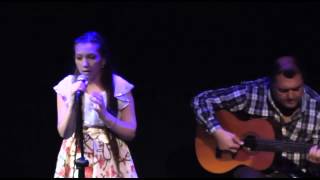 Canto.Prof. Héctor Hernandez.Cantan Sasha y Natasha Lewinger Muestra Fin de Cursos 2013 "Pasiones"